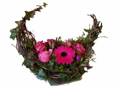 Trauergesteck zur Beisetzung in rosa mit Rosen*